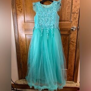 Girls formal blue dress with lace embroidery and tulle shirt size 160, Girls XL